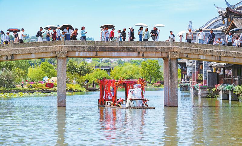 天府美 人气旺 活力足
四川“五一”文旅热掠影「相关图片」